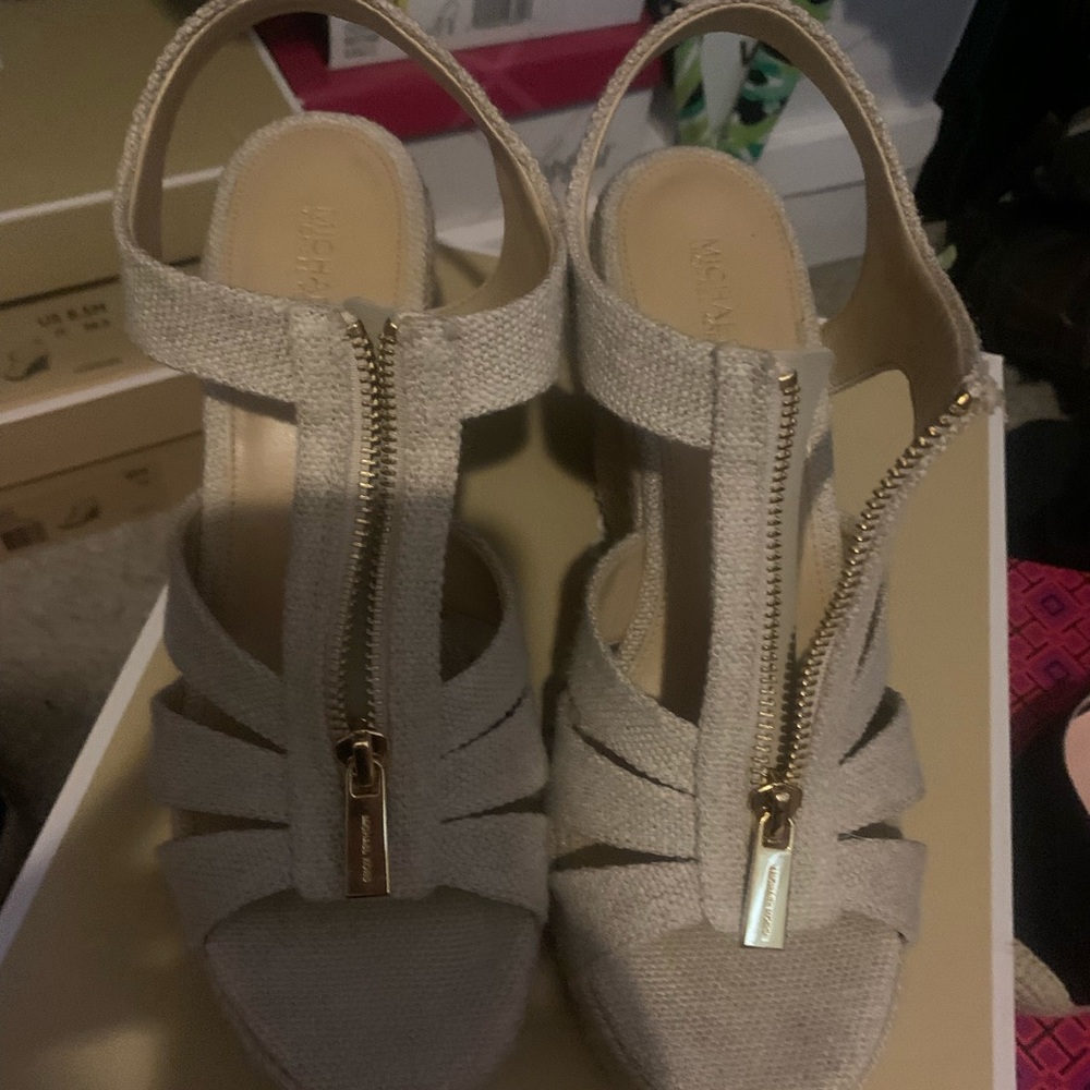 Michael Kors Berkeley wedge fabric color natural